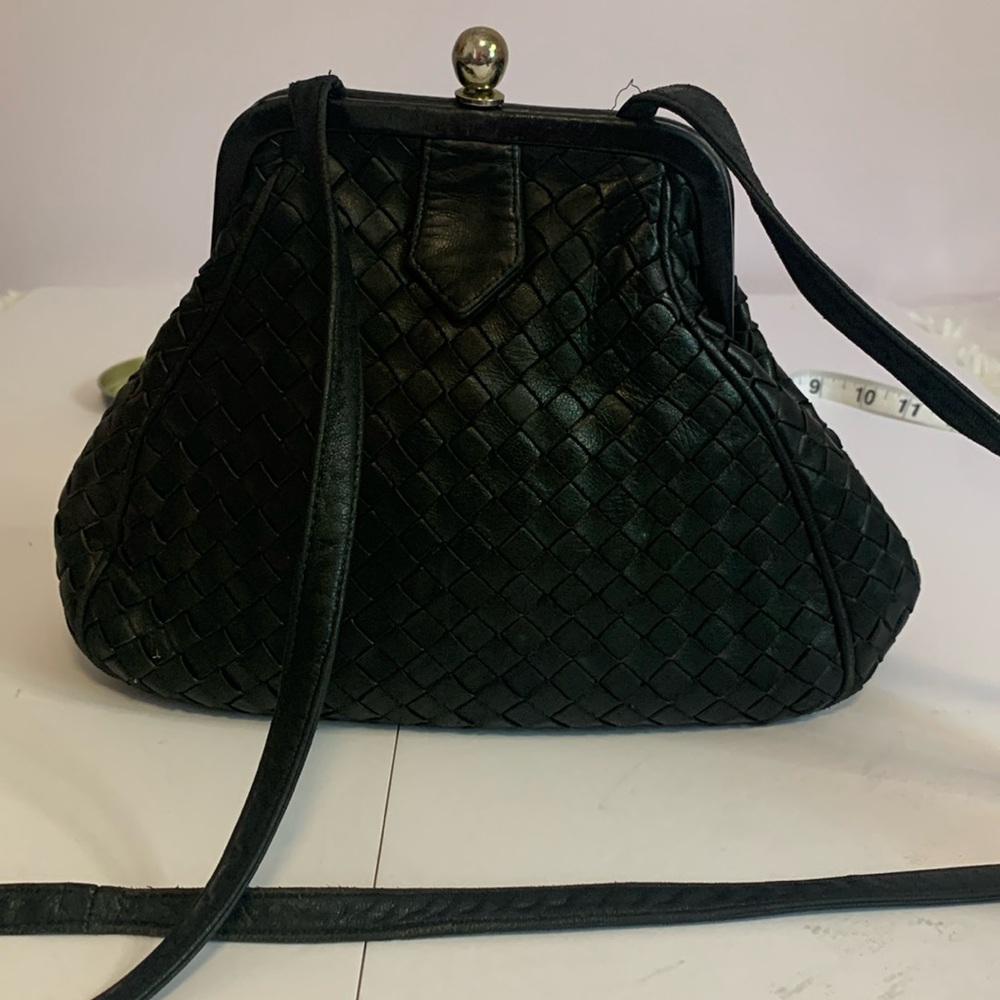 BLACK WEAVED LEATHER KISS LOCK CROSSBODY - Picture 3 of 10